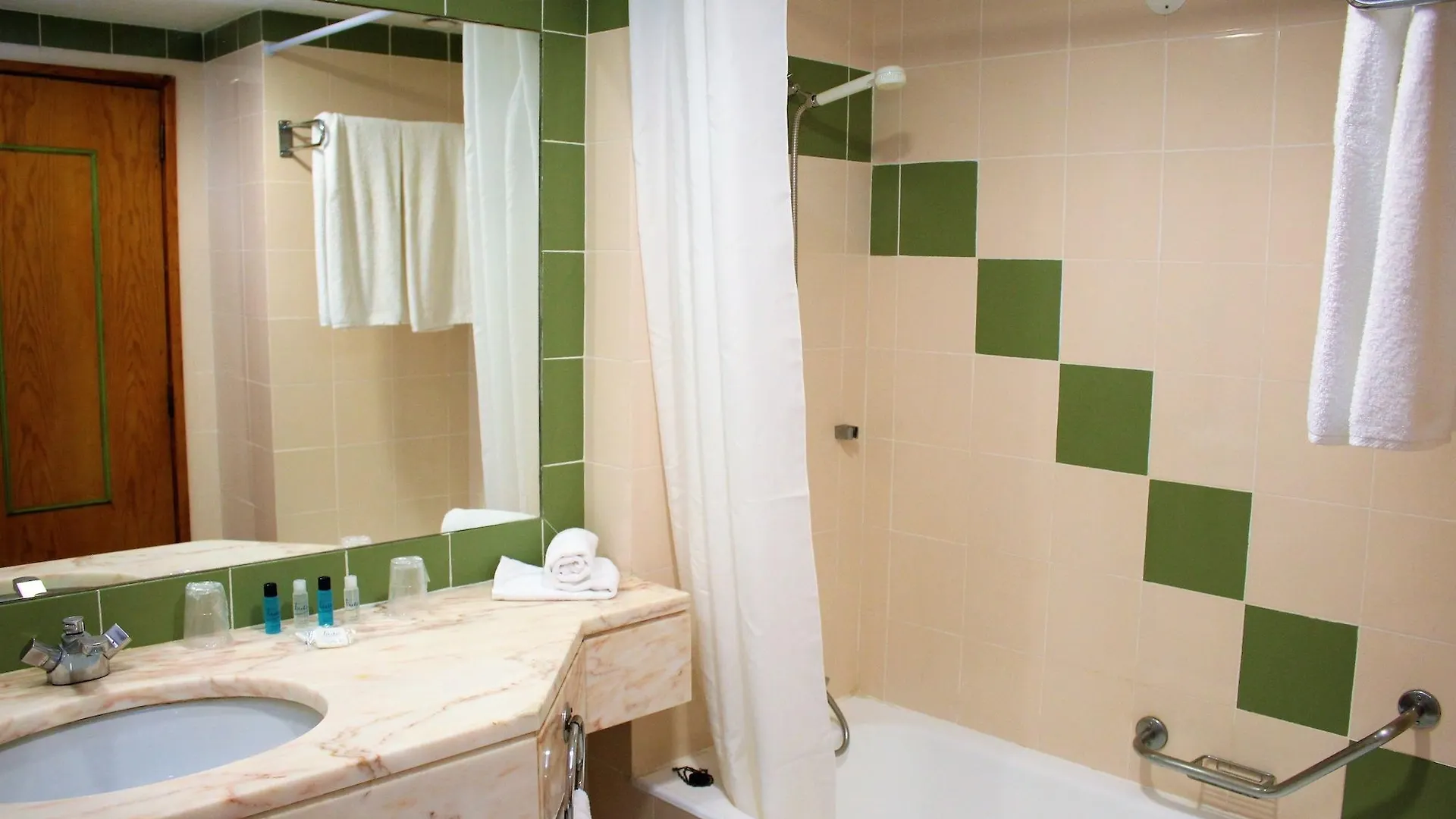 Ourabay Hotel Apartamento - Art & Holidays アルブフェイラ 4*,